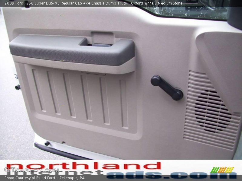 Oxford White / Medium Stone 2009 Ford F350 Super Duty XL Regular Cab 4x4 Chassis Dump Truck
