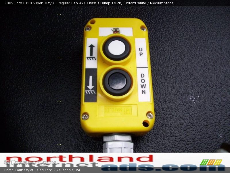 Oxford White / Medium Stone 2009 Ford F350 Super Duty XL Regular Cab 4x4 Chassis Dump Truck