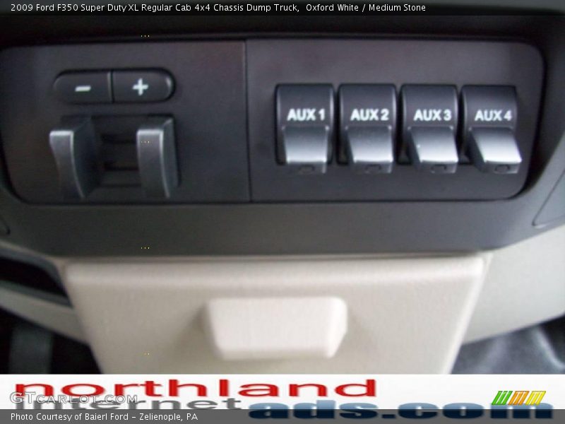 Oxford White / Medium Stone 2009 Ford F350 Super Duty XL Regular Cab 4x4 Chassis Dump Truck