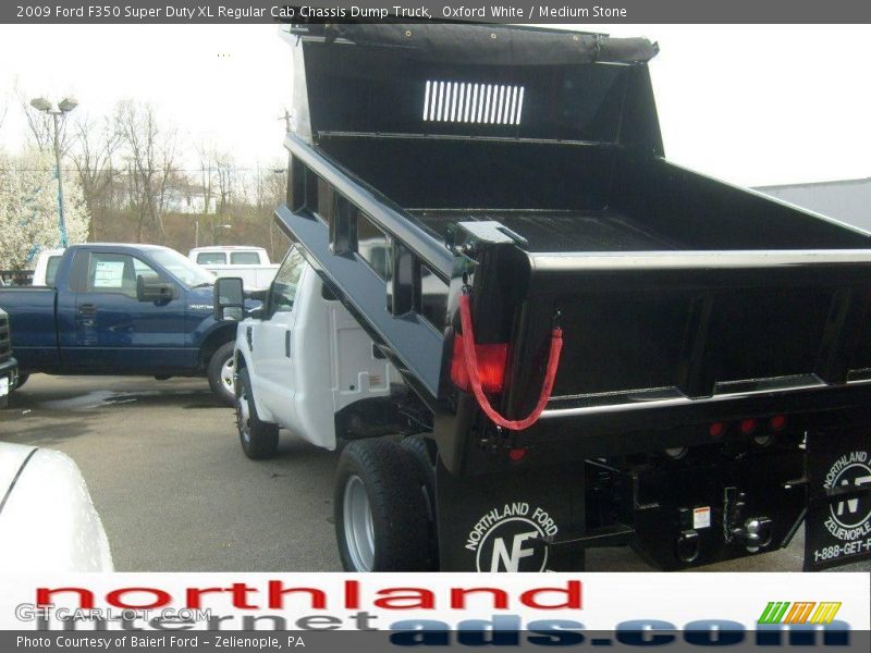 Oxford White / Medium Stone 2009 Ford F350 Super Duty XL Regular Cab Chassis Dump Truck