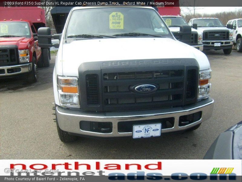 Oxford White / Medium Stone 2009 Ford F350 Super Duty XL Regular Cab Chassis Dump Truck