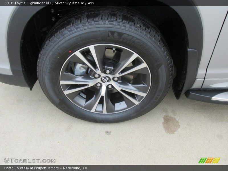 Silver Sky Metallic / Ash 2016 Toyota Highlander XLE