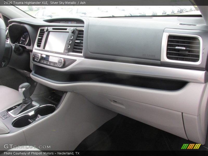 Silver Sky Metallic / Ash 2016 Toyota Highlander XLE