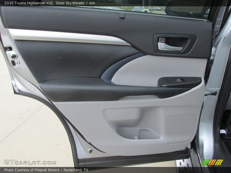 Silver Sky Metallic / Ash 2016 Toyota Highlander XLE