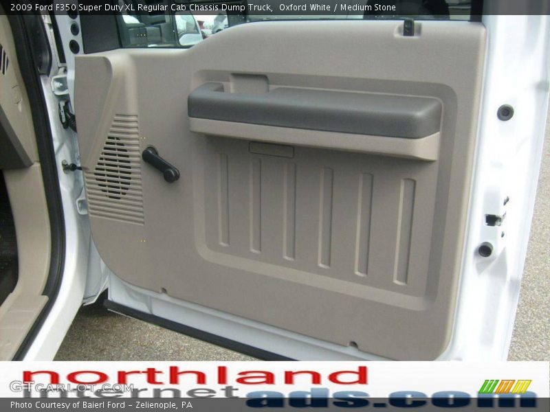 Oxford White / Medium Stone 2009 Ford F350 Super Duty XL Regular Cab Chassis Dump Truck