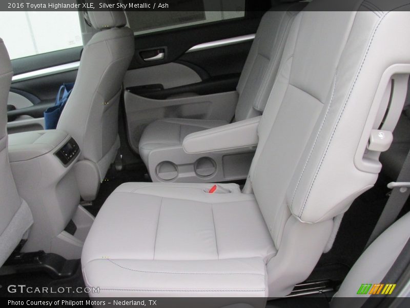 Silver Sky Metallic / Ash 2016 Toyota Highlander XLE