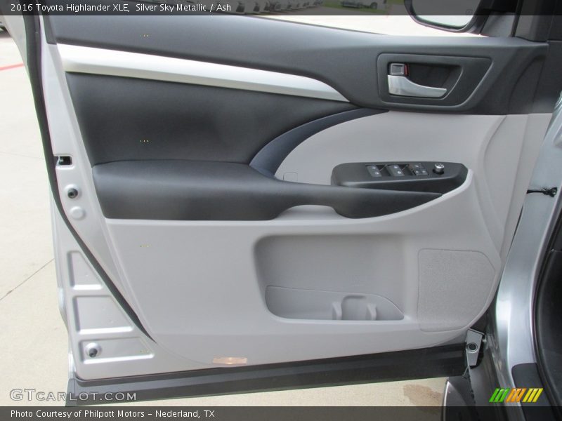 Silver Sky Metallic / Ash 2016 Toyota Highlander XLE