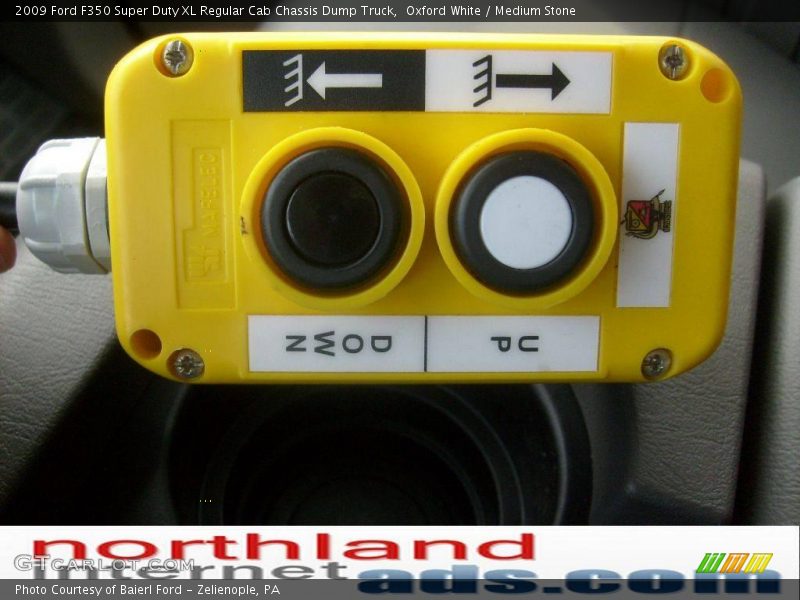 Oxford White / Medium Stone 2009 Ford F350 Super Duty XL Regular Cab Chassis Dump Truck
