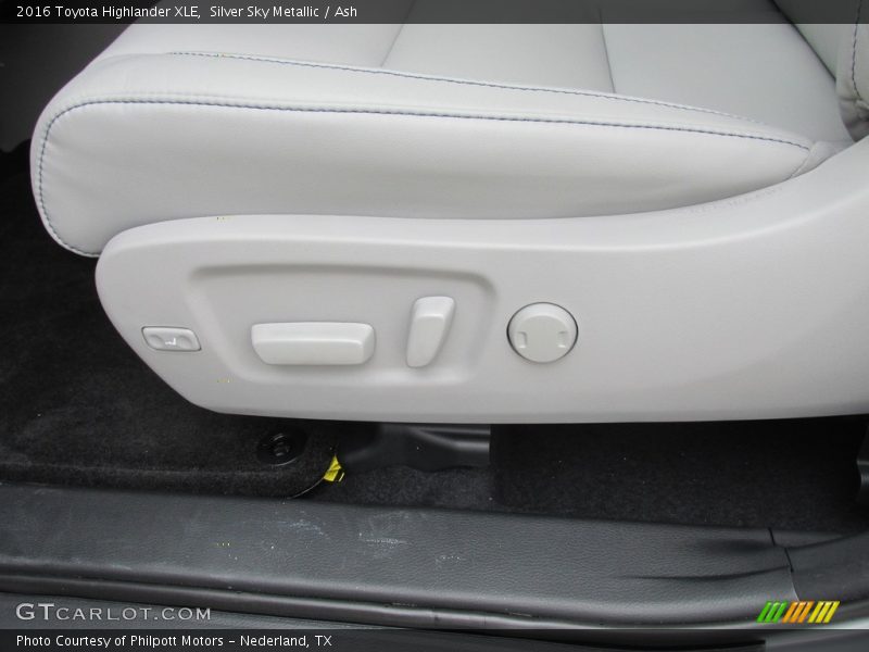 Silver Sky Metallic / Ash 2016 Toyota Highlander XLE