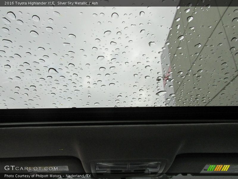 Silver Sky Metallic / Ash 2016 Toyota Highlander XLE