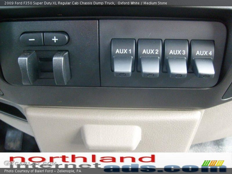 Oxford White / Medium Stone 2009 Ford F350 Super Duty XL Regular Cab Chassis Dump Truck