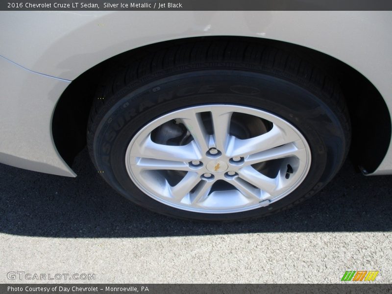 Silver Ice Metallic / Jet Black 2016 Chevrolet Cruze LT Sedan