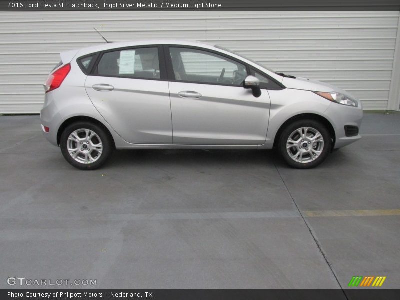 Ingot Silver Metallic / Medium Light Stone 2016 Ford Fiesta SE Hatchback