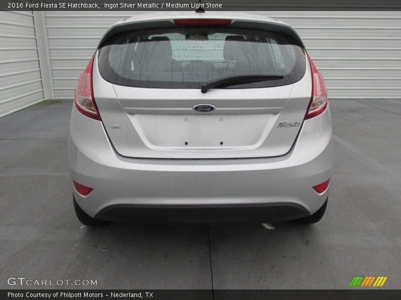 Ingot Silver Metallic / Medium Light Stone 2016 Ford Fiesta SE Hatchback