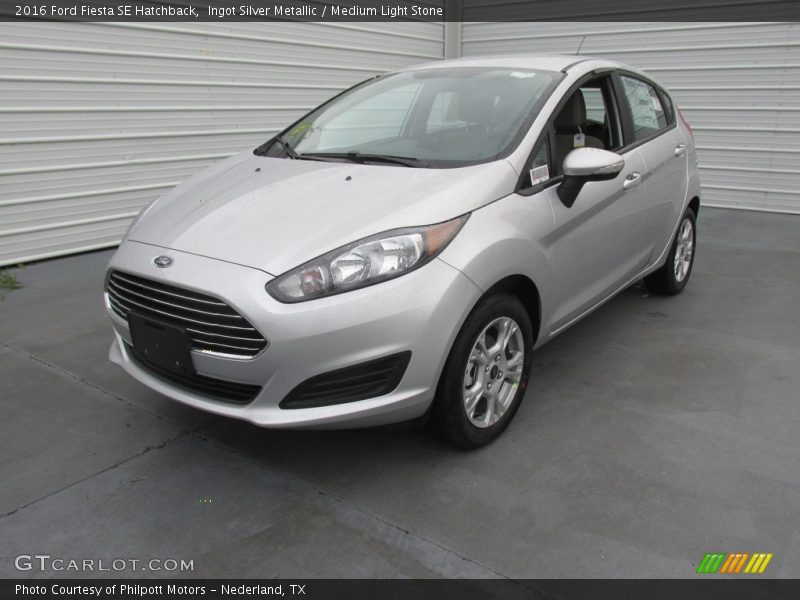 Ingot Silver Metallic / Medium Light Stone 2016 Ford Fiesta SE Hatchback