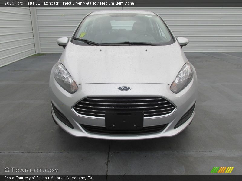 Ingot Silver Metallic / Medium Light Stone 2016 Ford Fiesta SE Hatchback