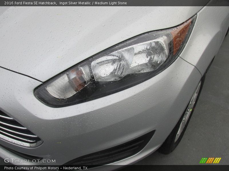 Ingot Silver Metallic / Medium Light Stone 2016 Ford Fiesta SE Hatchback