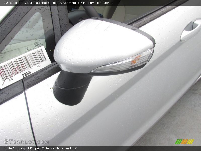 Ingot Silver Metallic / Medium Light Stone 2016 Ford Fiesta SE Hatchback