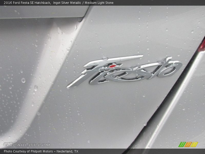 Ingot Silver Metallic / Medium Light Stone 2016 Ford Fiesta SE Hatchback