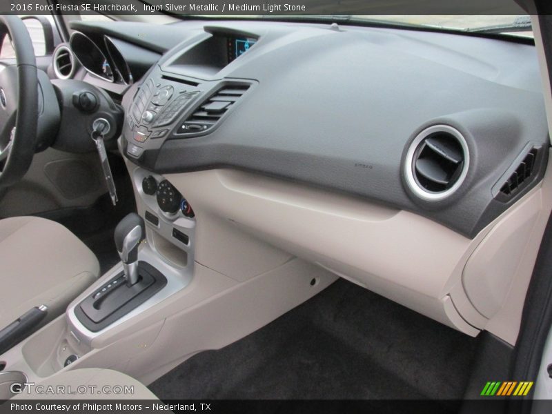 Ingot Silver Metallic / Medium Light Stone 2016 Ford Fiesta SE Hatchback