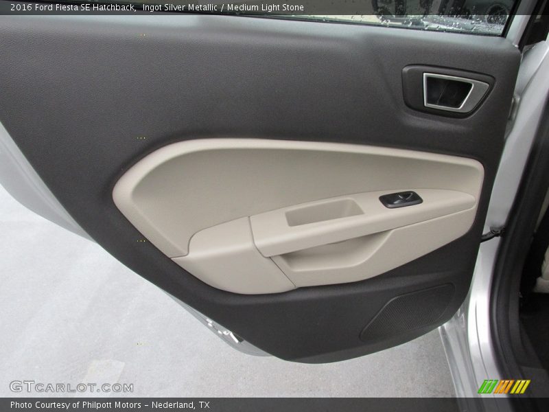 Ingot Silver Metallic / Medium Light Stone 2016 Ford Fiesta SE Hatchback