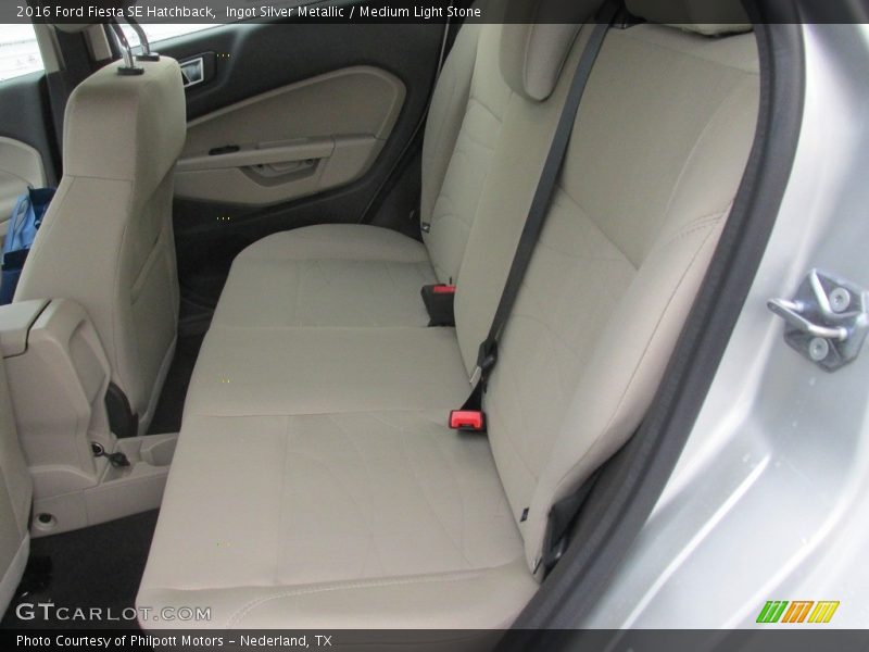 Ingot Silver Metallic / Medium Light Stone 2016 Ford Fiesta SE Hatchback
