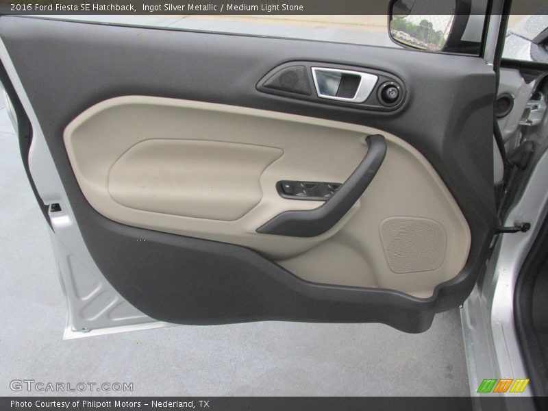 Ingot Silver Metallic / Medium Light Stone 2016 Ford Fiesta SE Hatchback