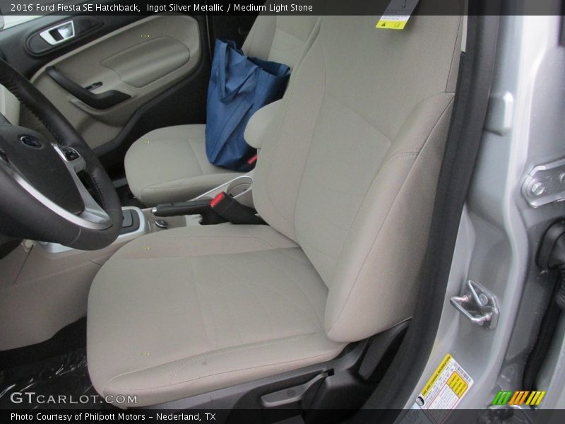 Ingot Silver Metallic / Medium Light Stone 2016 Ford Fiesta SE Hatchback