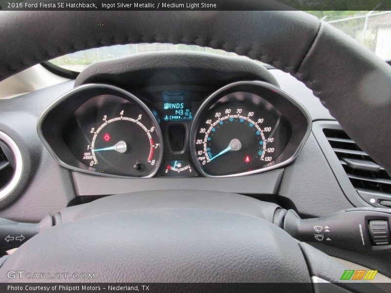 Ingot Silver Metallic / Medium Light Stone 2016 Ford Fiesta SE Hatchback