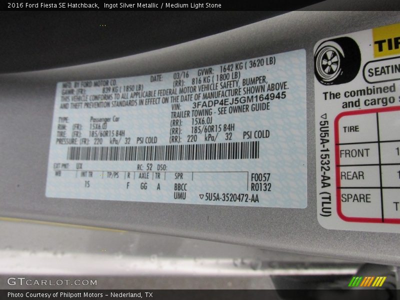 Ingot Silver Metallic / Medium Light Stone 2016 Ford Fiesta SE Hatchback