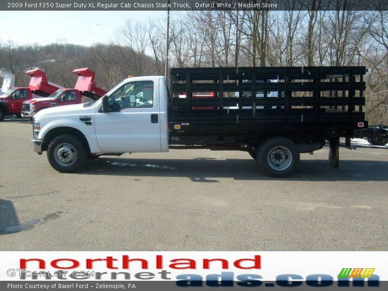 Oxford White / Medium Stone 2009 Ford F350 Super Duty XL Regular Cab Chassis Stake Truck