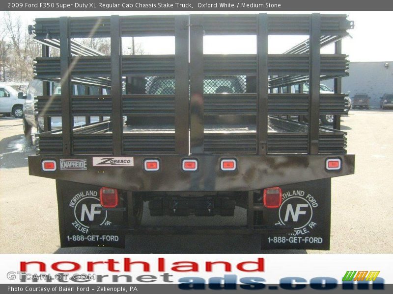 Oxford White / Medium Stone 2009 Ford F350 Super Duty XL Regular Cab Chassis Stake Truck