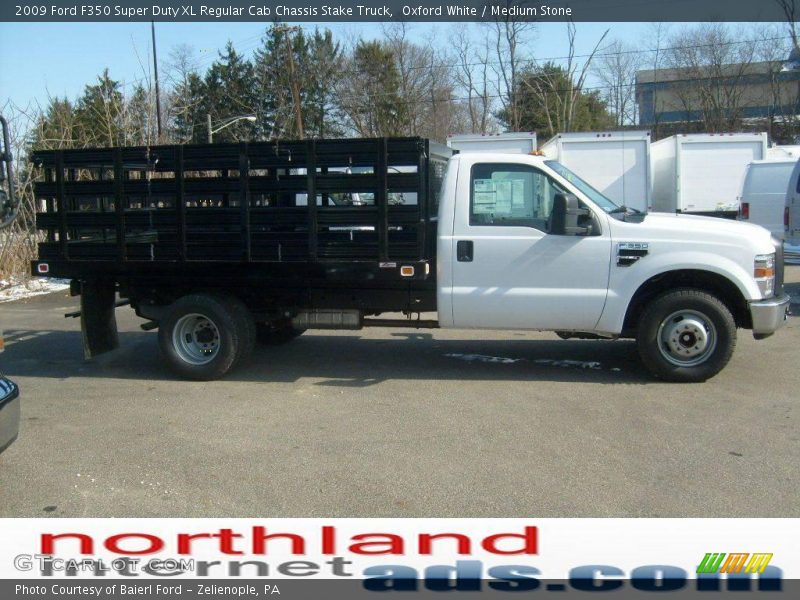 Oxford White / Medium Stone 2009 Ford F350 Super Duty XL Regular Cab Chassis Stake Truck