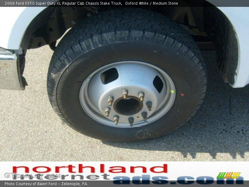 Oxford White / Medium Stone 2009 Ford F350 Super Duty XL Regular Cab Chassis Stake Truck