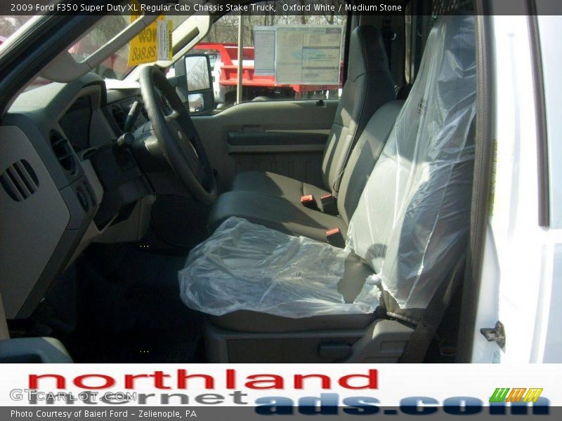 Oxford White / Medium Stone 2009 Ford F350 Super Duty XL Regular Cab Chassis Stake Truck