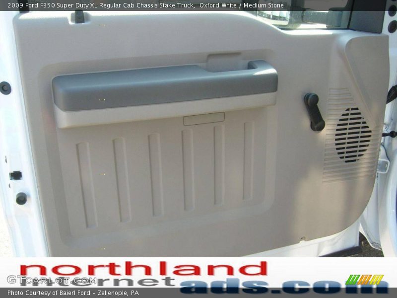 Oxford White / Medium Stone 2009 Ford F350 Super Duty XL Regular Cab Chassis Stake Truck