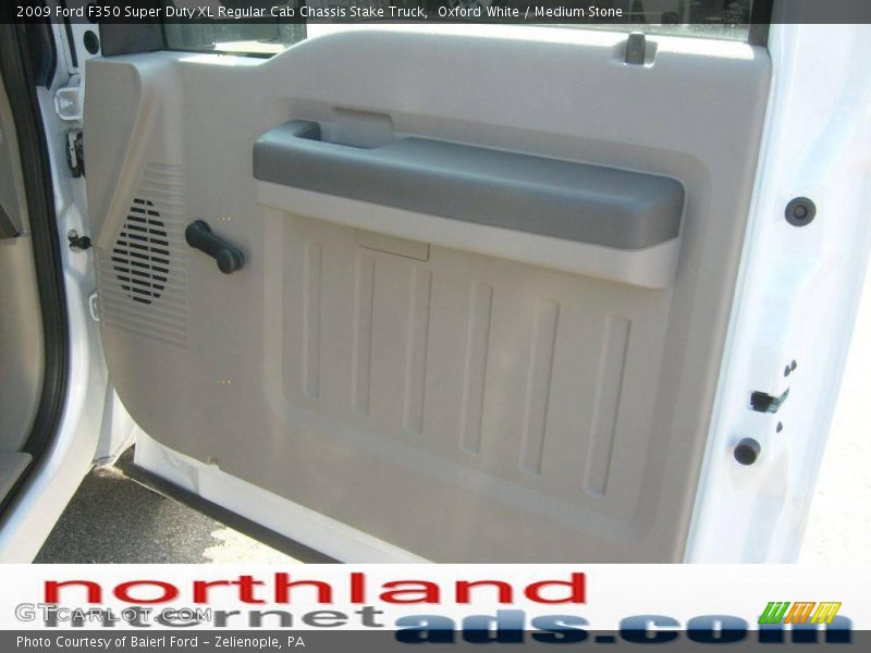 Oxford White / Medium Stone 2009 Ford F350 Super Duty XL Regular Cab Chassis Stake Truck