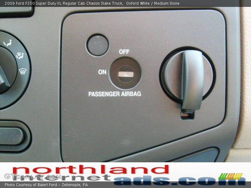 Oxford White / Medium Stone 2009 Ford F350 Super Duty XL Regular Cab Chassis Stake Truck