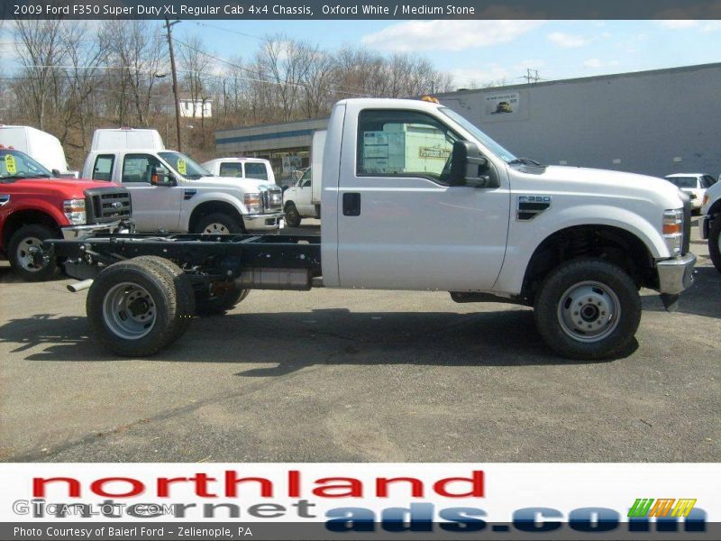 Oxford White / Medium Stone 2009 Ford F350 Super Duty XL Regular Cab 4x4 Chassis