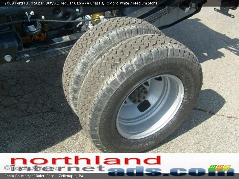 Oxford White / Medium Stone 2009 Ford F350 Super Duty XL Regular Cab 4x4 Chassis