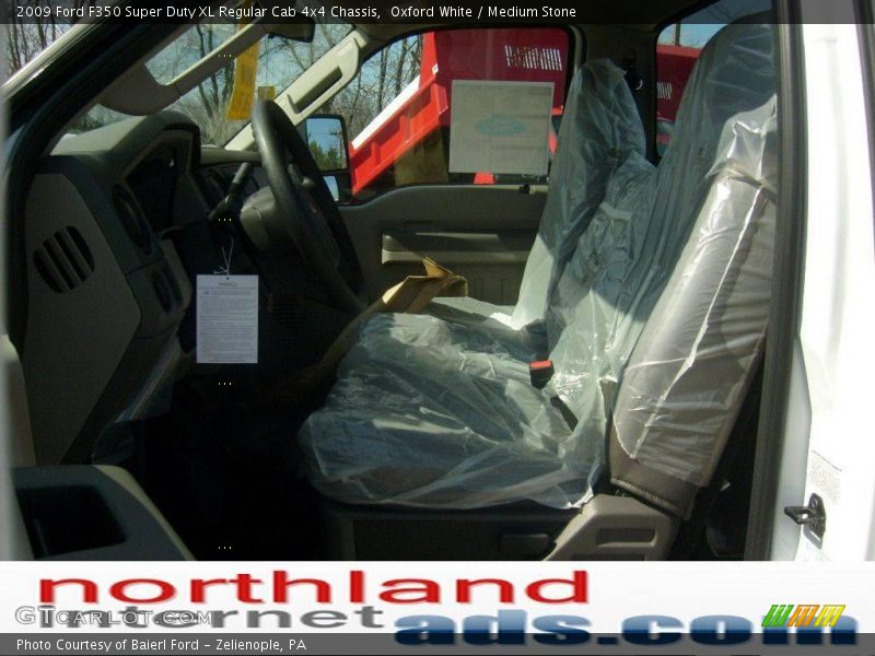 Oxford White / Medium Stone 2009 Ford F350 Super Duty XL Regular Cab 4x4 Chassis