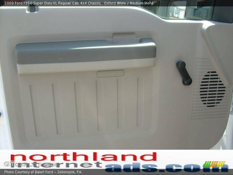 Oxford White / Medium Stone 2009 Ford F350 Super Duty XL Regular Cab 4x4 Chassis