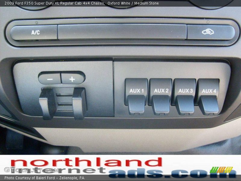 Oxford White / Medium Stone 2009 Ford F350 Super Duty XL Regular Cab 4x4 Chassis