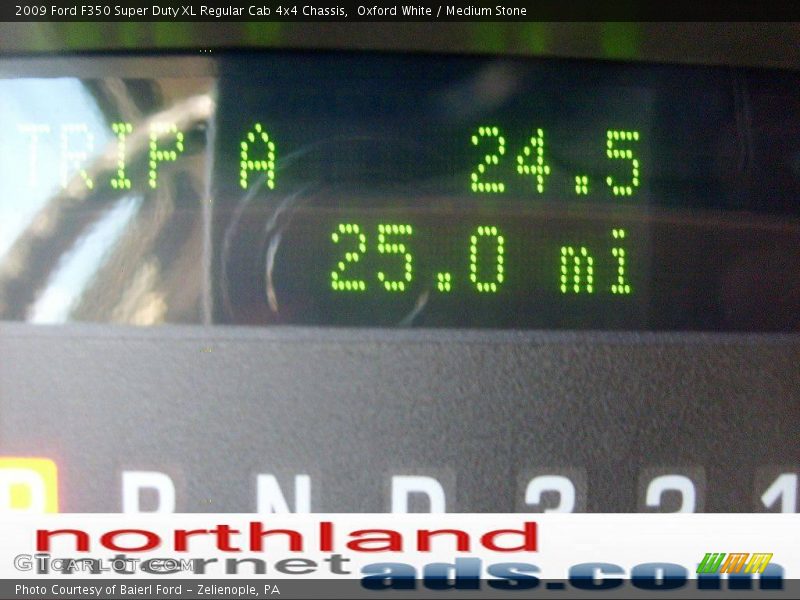 Oxford White / Medium Stone 2009 Ford F350 Super Duty XL Regular Cab 4x4 Chassis