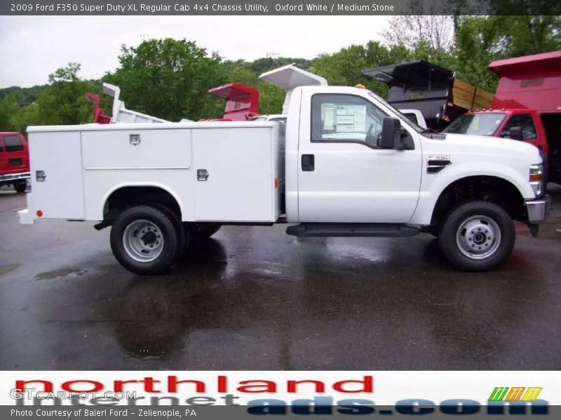 Oxford White / Medium Stone 2009 Ford F350 Super Duty XL Regular Cab 4x4 Chassis Utility
