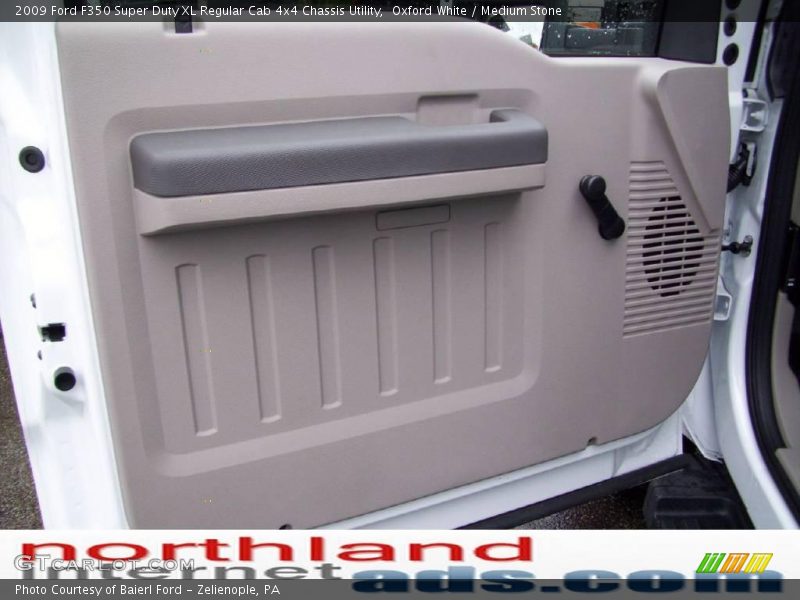 Oxford White / Medium Stone 2009 Ford F350 Super Duty XL Regular Cab 4x4 Chassis Utility