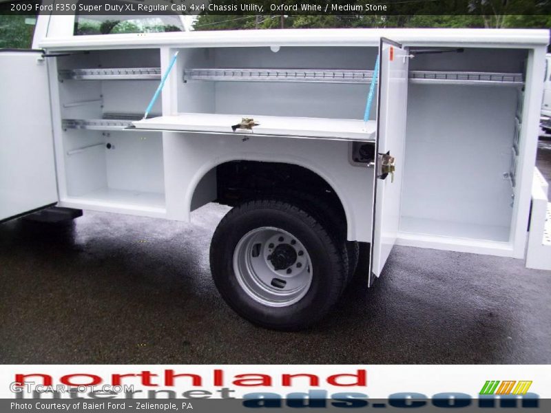 Oxford White / Medium Stone 2009 Ford F350 Super Duty XL Regular Cab 4x4 Chassis Utility