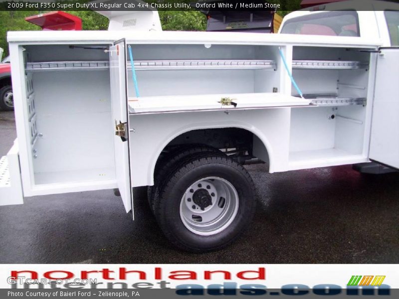 Oxford White / Medium Stone 2009 Ford F350 Super Duty XL Regular Cab 4x4 Chassis Utility