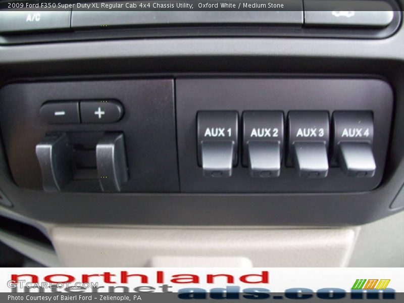 Oxford White / Medium Stone 2009 Ford F350 Super Duty XL Regular Cab 4x4 Chassis Utility