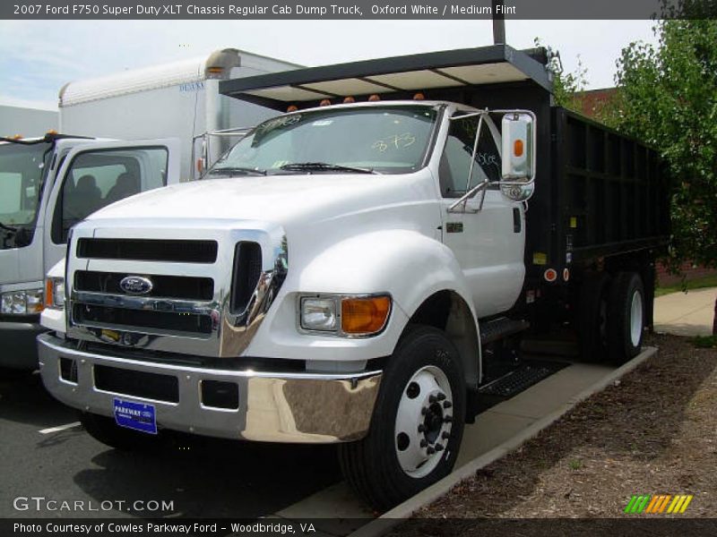 Oxford White / Medium Flint 2007 Ford F750 Super Duty XLT Chassis Regular Cab Dump Truck